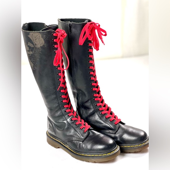 Rare Dr. Martens 11550 Skull Roses 20 Eyelet boots - Picture 5 of 16